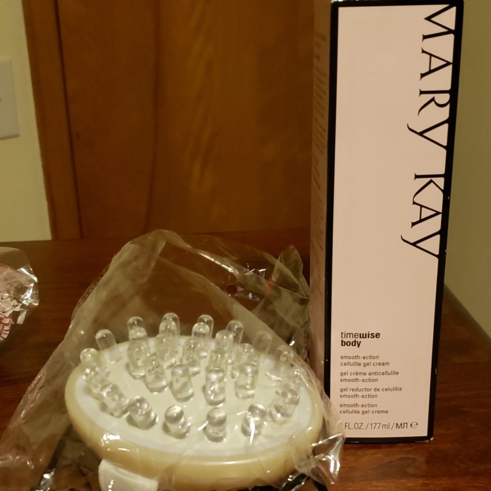 Mary Kay cellulite gel cream bundle. Brand new.